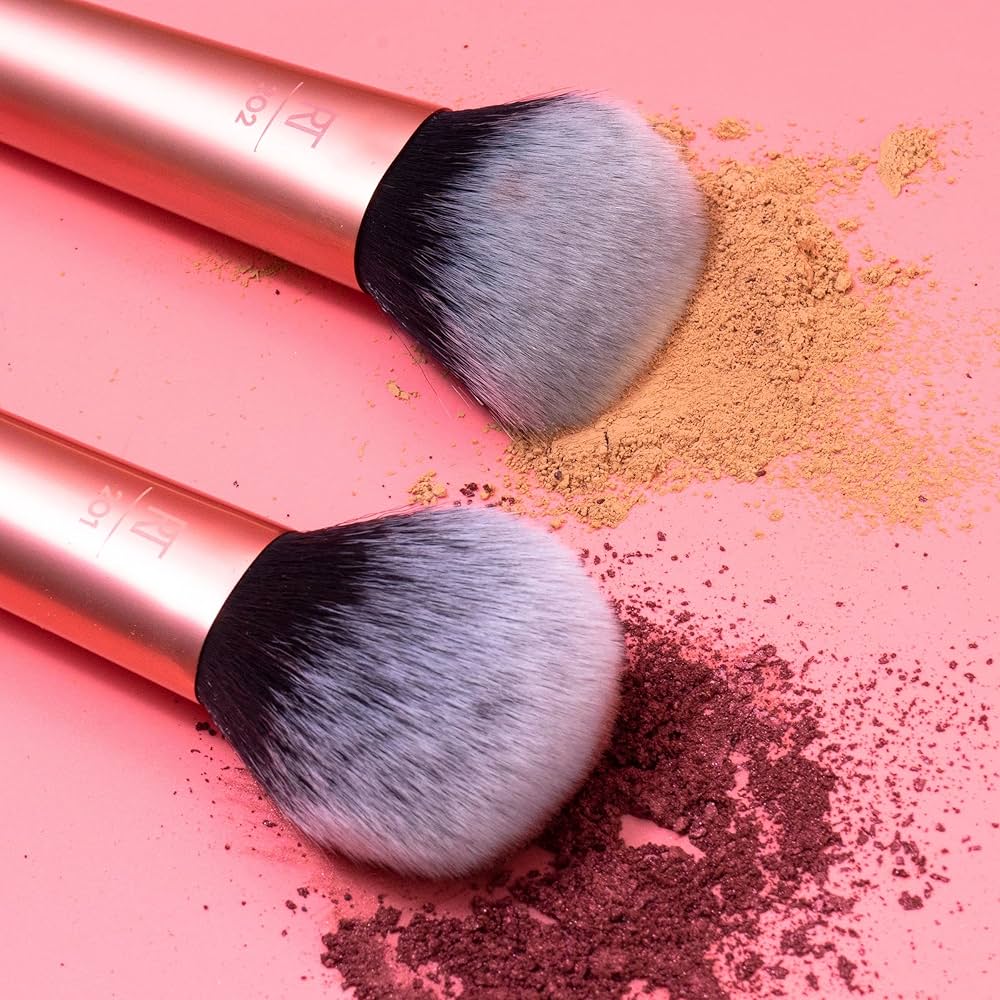 Real technique instapop brush with box| Rt 202 ideal for all types of powders application