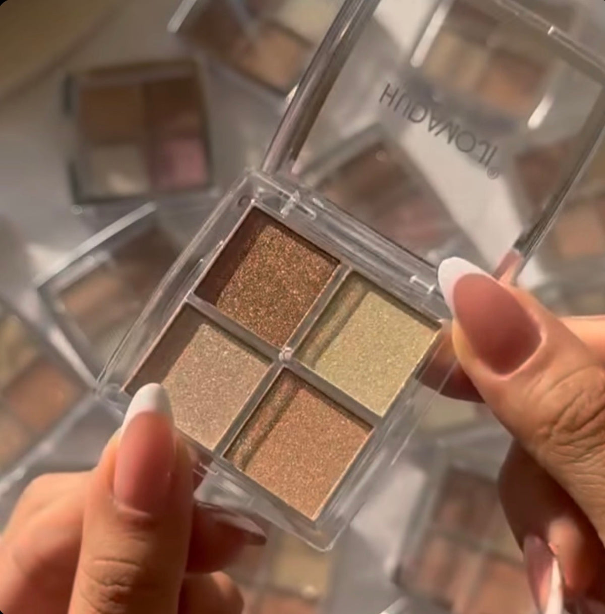 Hudamoji 4 in 1 Highlighter pallate