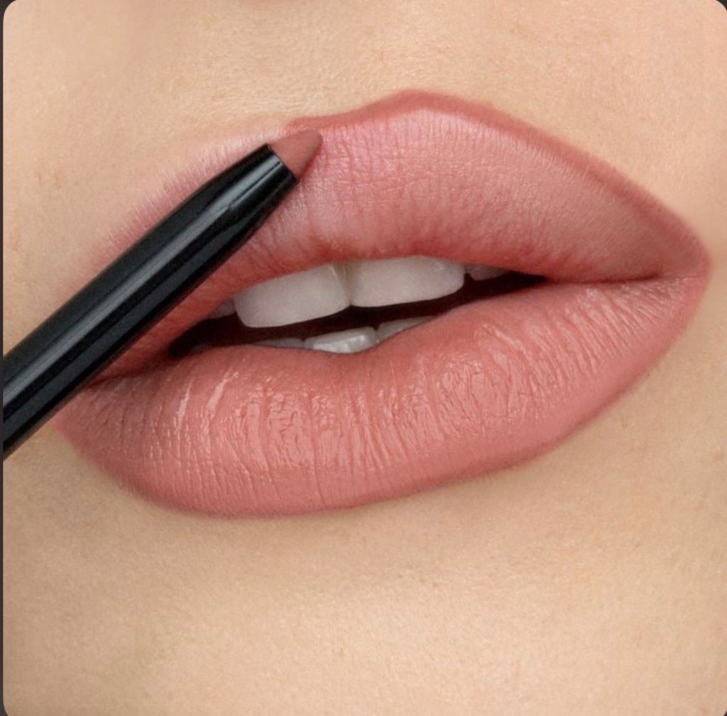 Max and More Retractable lip liner