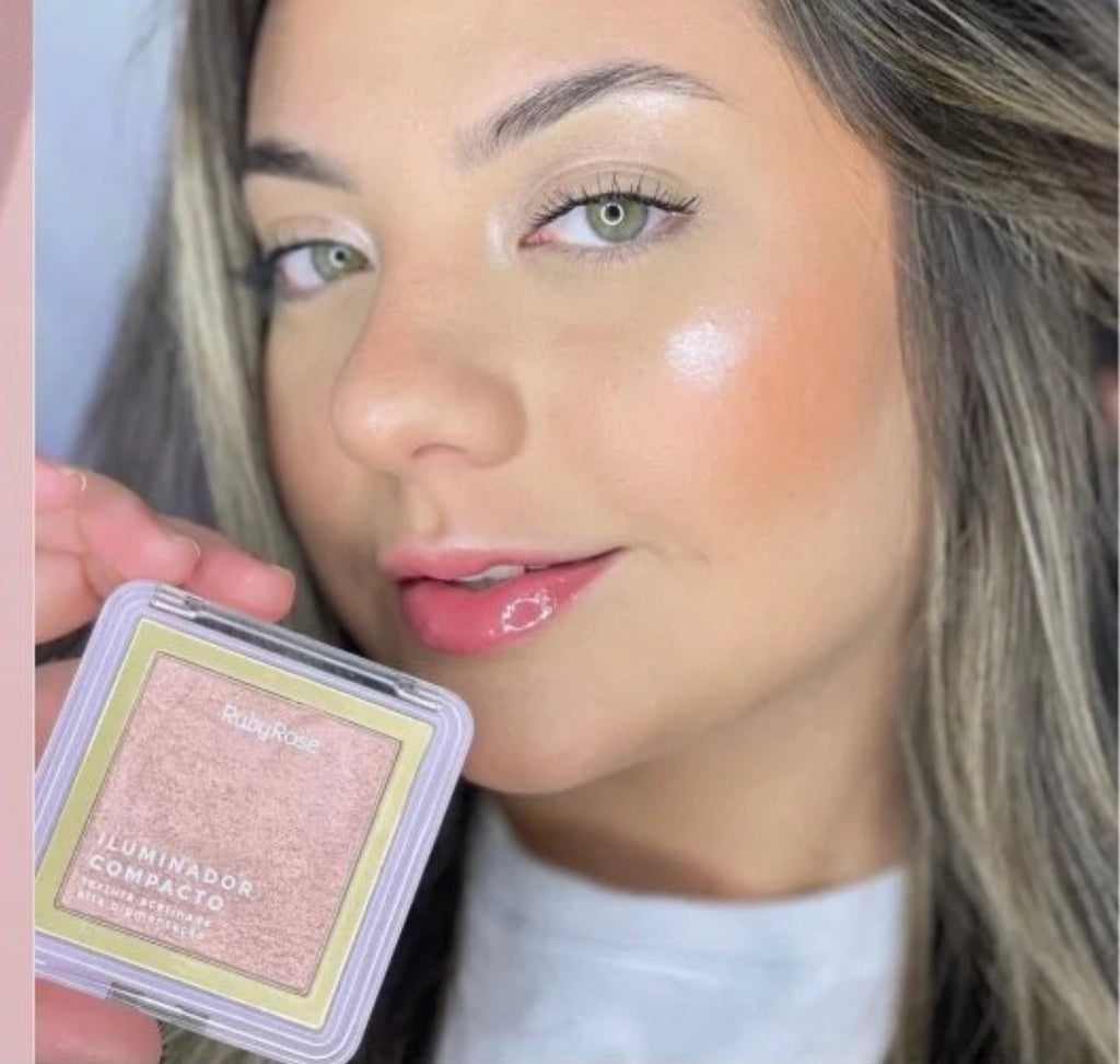 Ruby Rose silver highlighter