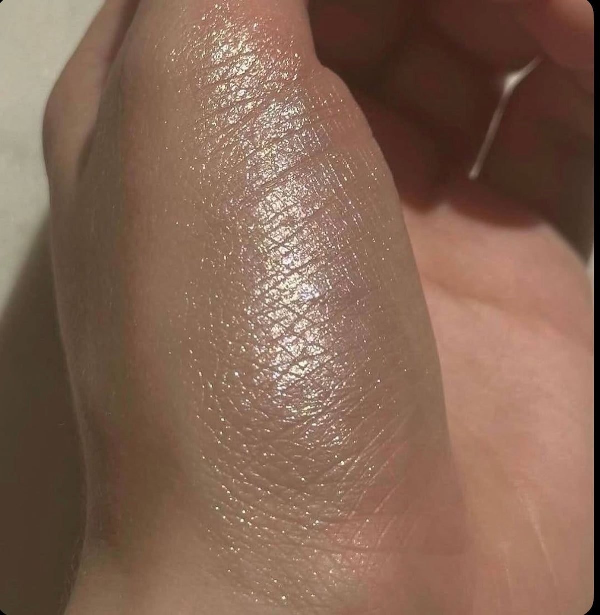 Hudamoji highlighter shade Rose Good|Dupe of Rare beauty